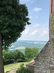 Blick vom Burghof in das sehenswerte Eichsfeld (Foto: W.Ro&szlig;mell)