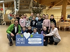 Weihnachtsmarkt und Spendenübergabe an der Heinz Sielmann Grundschule (Foto: HSG) Weihnachtsmarkt und Spendenübergabe an der Heinz Sielmann Grundschule (Foto: HSG)