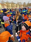 Auch die Pfadfinder der Adventjugend "Die Nordh&auml;user Grash&uuml;pfer" geben das Licht weiter (Foto: Doris Lange)