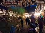 Advent auf den H&ouml;fen in Neustadt/Harz - Lichterschein mit Regenschirm (Foto: Peter Sieckel)