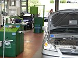 Fahrzeuge &uuml;berpr&uuml;ft (Foto: nnz)