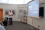 F&uuml;hrung durch die aktuelle Ausstellung (Foto: privat)