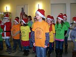 Kinder der Käthe Kollwitz-Grundschule boten ein buntes Weihnachtsprogramm (Foto: Emmelmann) Kinder der Käthe Kollwitz-Grundschule boten ein buntes Weihnachtsprogramm (Foto: Emmelmann)