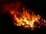 Osterfeuer mit bitterem Beigeschmack (Foto: Ch. Burkert) Osterfeuer mit bitterem Beigeschmack (Foto: Ch. Burkert)