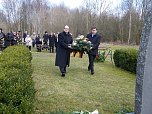 Auch in diesem Jahr legten B&uuml;rgermeister Matthias Ehrhold, sowie der B&uuml;rgermeister der Samtgemeinde Walkenried, Herr Dieter Haberland, gemeinsam einen Kranz nieder. (Foto: G. Schr&ouml;ter)