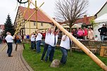 Maibaum in Obergebra gesetzt (Foto: Michael Randel) Maibaum in Obergebra gesetzt (Foto: Michael Randel)