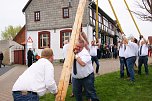 Maibaum in Obergebra gesetzt (Foto: Michael Randel) Maibaum in Obergebra gesetzt (Foto: Michael Randel)