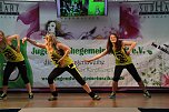 Zumba zum Fashion-Day (Foto: Peter Blei)