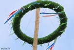 Maibaum gesetzt (Foto: Berti Voigt) Maibaum gesetzt (Foto: Berti Voigt)