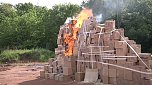 Dekonstruktion mit Feuer (Foto: Angelo Glashagel)
