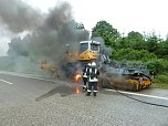Feuer auf der Autobahn (Foto: API)