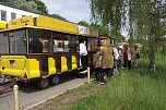 Mit der Tschu-Tschu-Bahn ging es rund um den Süßen See am Campingplatz vorbei. Bahnfahrer Mario Pohl lobte den Nordhäuser Investor Heck. (Foto: Kurt Frank) Mit der Tschu-Tschu-Bahn ging es rund um den Süßen See am Campingplatz vorbei. Bahnfahrer Mario Pohl lobte den Nordhäuser Investor Heck. (Foto: Kurt Frank)