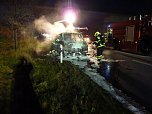 Ein Kleintransporter brennt bei Nordhausen v&ouml;llig aus. (Foto: privat)