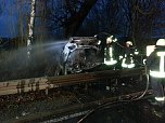 Auto brannte nach Unfall auf der B 243 aus (Foto: Feuerwehr Großwechsungen) Auto brannte nach Unfall auf der B 243 aus (Foto: Feuerwehr Großwechsungen)
