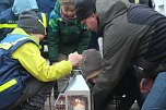 Das Friedenslicht aus Bethlehem ging heute auch in Nordhausen von Hand zu Hand (Foto: Angelo Glashagel)