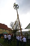 Traditionelles Maibaumsetzen in Obergebra (Foto: Michael Randel)