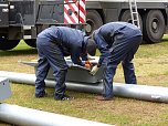 Flutlichaufbau: Arbeiten am Mast-Anschlusskasten (Foto: nnz)