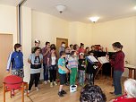Die Kinder des F&ouml;rderzentrums St. Martin hatten f&uuml;r die Damen und Herren des Caritas-Heims ein Gespensterprogramm mitgebracht (Foto: Katrin Cieslak)