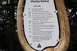 Geschichtstr&auml;chtig ist die Chronik der Wetterfahne auf dem Herzberg. Ihre Taufe erlebte sie im Jahre 1872 zum Sieg im Franzosenkrieg. (Foto: Kurt Frank)