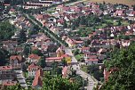 Von der H&ouml;he des�Herzberges�ergibt sich ein herrlicher Blick &uuml;ber das im Tal liegende Ilfeld. Viele Besucher genossen den Ausblick. (Foto: Kurt Frank)