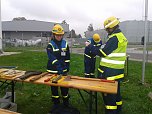 THW-Jugend in Altenburg: Enny benennt und erkl&auml;rt die Werkzeuge f&uuml;r die Holzbearbeitung. (Foto: THW Nordhausen)