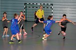In der Nordhäuser Wiedigsburghalle trafen sich am Sonntag die im Schulprojekt Kinder von der Straße – Kommt wir spielen Handball aktiven Mädchen und Jungen der 3. und 4. Grundschulklassen zum ersten Miniturnier im neuen Trainingsjahr. (Foto: Uwe Tittel) In der Nordhäuser Wiedigsburghalle trafen sich am Sonntag die im Schulprojekt Kinder von der Straße – Kommt wir spielen Handball aktiven Mädchen und Jungen der 3. und 4. Grundschulklassen zum ersten Miniturnier im neuen Trainingsjahr. (Foto: Uwe Tittel)