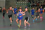In der Nordhäuser Wiedigsburghalle trafen sich am Sonntag die im Schulprojekt Kinder von der Straße – Kommt wir spielen Handball aktiven Mädchen und Jungen der 3. und 4. Grundschulklassen zum ersten Miniturnier im neuen Trainingsjahr. (Foto: Uwe Tittel) In der Nordhäuser Wiedigsburghalle trafen sich am Sonntag die im Schulprojekt Kinder von der Straße – Kommt wir spielen Handball aktiven Mädchen und Jungen der 3. und 4. Grundschulklassen zum ersten Miniturnier im neuen Trainingsjahr. (Foto: Uwe Tittel)