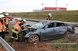 Auto kommt von der Fahrbahn ab (Foto: Feuerwehr Heiligenstadt)