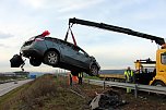 Auto kommt von der Fahrbahn ab (Foto: Feuerwehr Heiligenstadt)