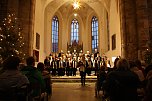 Der gemischte Chor Ellrich beim diesj&auml;hrigen Weihnachtskonzert (Foto: Helga Poerschke)