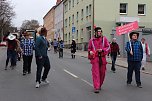 N&auml;rrinnen und Narren trotzen Wetter (2) (Foto: Karl-Heinz Herrmann)