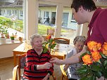 Blumen f&uuml;r die Damen - Frauentag im Sonnenhof (Foto: Sandra Hoche)
