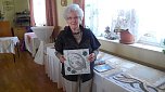 Anneliese Eisen&auml;cher pr&auml;sentierte kunstvoll angefertigte Handarbeiten. (Foto: Kurt Frank)