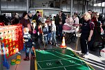 Staudenmayers Schulranzentag im Autohaus Peter (Foto: AHP/Fischer)