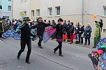 N&auml;rrinnen und Narren ziehen durch die Stadt (2) (Foto: Karl-Heinz Herrmann)