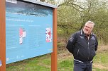 Expertise f&uuml;r die Salzaquelle - auf dem Naturlehrpfad erkl&auml;ren jetzt neun Tafeln die Quelle und ihre Umgebung (Foto: Angelo Glashagel)