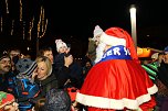 Wacker singt Weihnachtslieder (Foto: Bernd Peter)