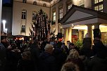Wacker singt Weihnachtslieder (Foto: Peter Blei)