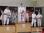 Medaillensegen bei Karatemeisterschaft (Foto: S. Schr&ouml;ter)