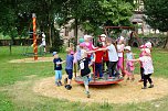 Neuer Spielplatz eingeweiht (Foto: J. Piper)