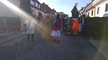 Buntes Treiben zum Kirmesumzug in Kleinwerther (Foto: privat)