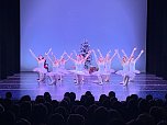 Die Eleven des Tanzstudio Radeva brachten die Geschichte von Clara und ihrem Nussknacker auf die Bühne (Foto: Dimitar Radev) Die Eleven des Tanzstudio Radeva brachten die Geschichte von Clara und ihrem Nussknacker auf die Bühne (Foto: Dimitar Radev)