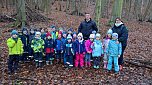 Spatzenkinder erkunden den Wald (Foto: privat)