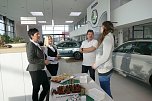 Sonnige Aussichten beim Skoda-Buffet (Foto: Fischer/Autohaus Peter)