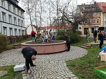 Flei&szlig;ig geschm&uuml;ckt - der Meerpferdbrunnen ist bereit f&uuml;r das Brunnenfest (Foto: Frank Meier)