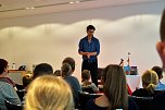 Lukas Hainer stellt sein Buch vor (Foto: nnz)