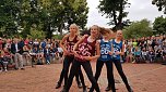 Die M&auml;dchen der Tanz-AG in Aktion (Foto: Heike Roeder)