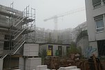 Baustelle Humboldt-Gymnasium: Es ergeben sich andere Perspektiven. Im Hintergrund das neue Wohngeb&auml;ude (Foto: nnz)