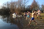 Eisbaden im Kiesschacht (Foto: Angelo Glashagel)