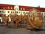 Installation vor dem Magdeburger Dom (Foto: Peter Blei)